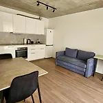 Zhouse Apartamentai Netoli Pc Akropolis