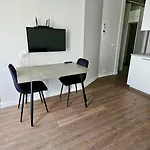 Zhouse Apartamentai Netoli Pc Akropolis
